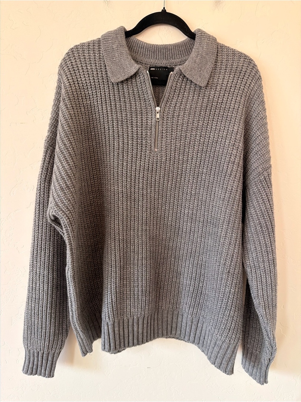 ASOS Men’s Heavy Weight Ribbed Sweater Size S
